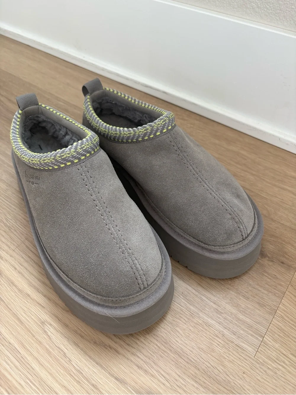 Koolaburra by UGG Gray Platform Clogs Slippers 8 EU 39